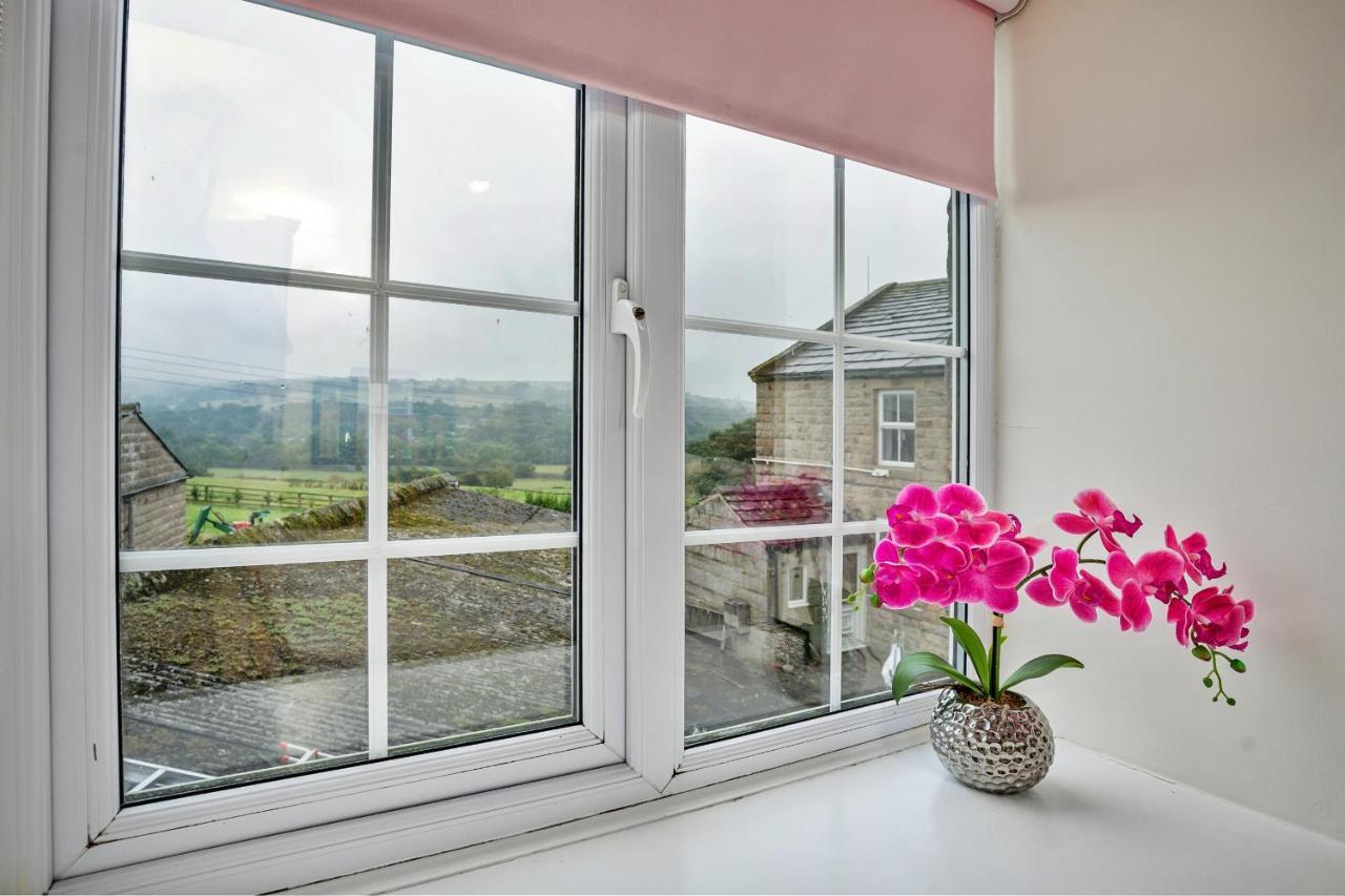 Finest Retreats - Cloggers Cottage Darley Exterior foto